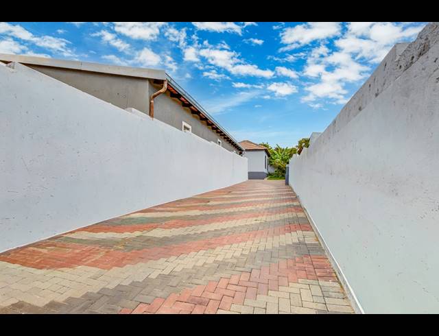 4 BEDROOM FREEHOLD FOR SALE IN COSMO CITY